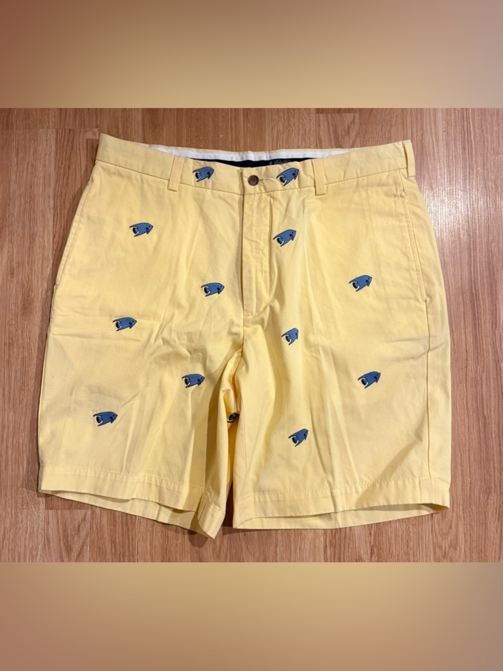 EUC Men’s Brooks Brothers Embroidered Angel Fish Chino Shorts - Yellow/Blue - 36